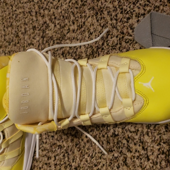 Michael Jordan shoes - Picture 2 of 3